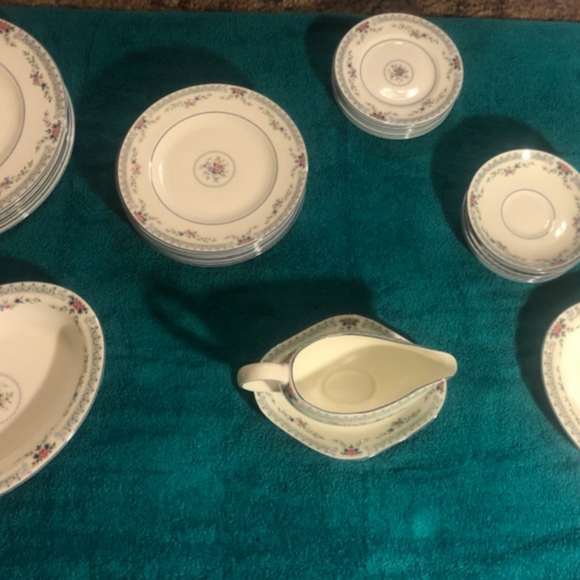 37 Piece Dining Set - Wedgwood - Royal Lapis - Etsy Wedgewood, 37piece China Set,  Made in England.